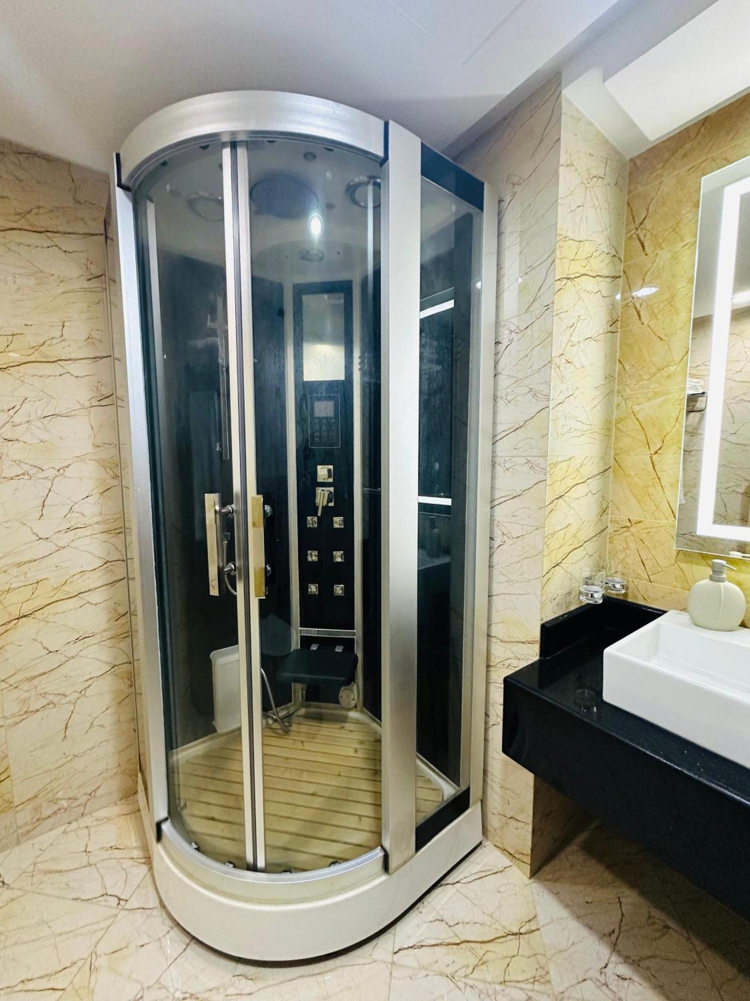 Saxophone Suites Muharraq Exterior foto