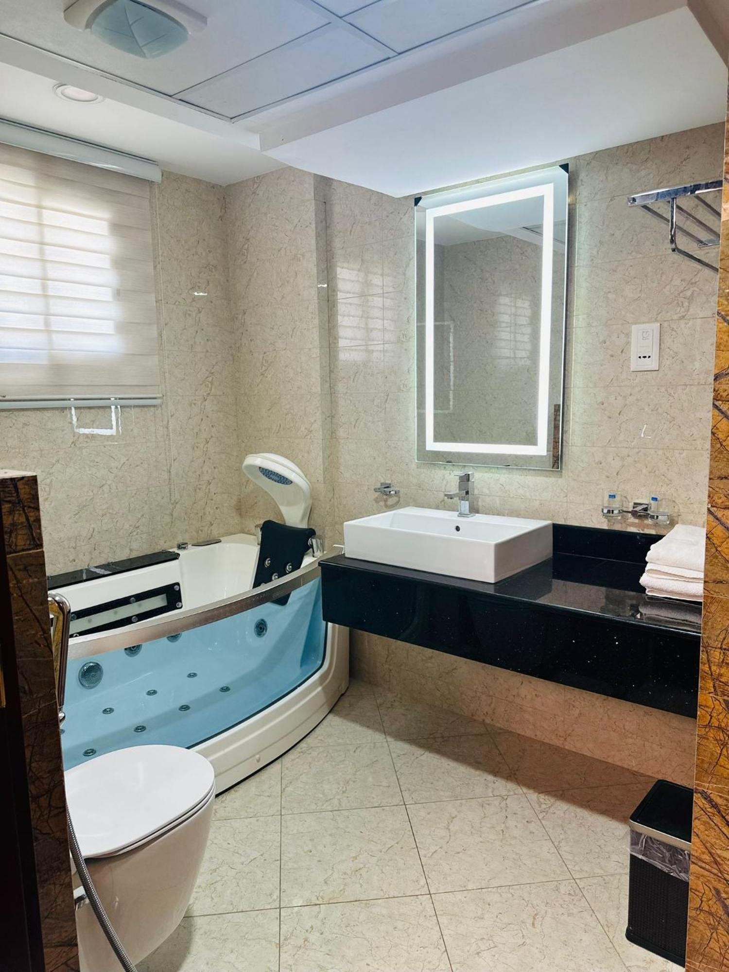 Saxophone Suites Muharraq Exterior foto